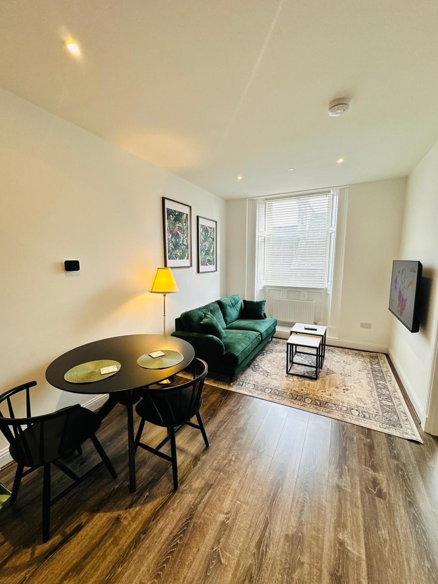 Barnet House Serviced Apartments Dunfermline Exterior foto